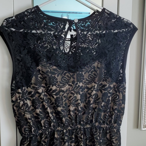 Lace Dress - Picture 4 of 5